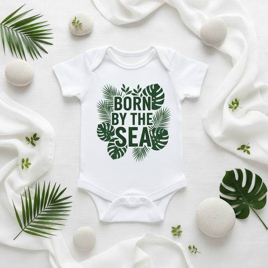 Flat lay Body Bébé Born by the Sea lin feuilles tropicales